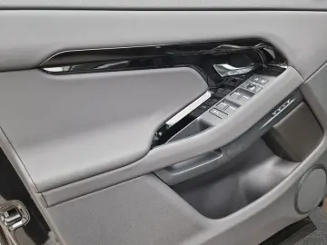 Range Rover Evoque P300e Dynamic SE Pano, Black 