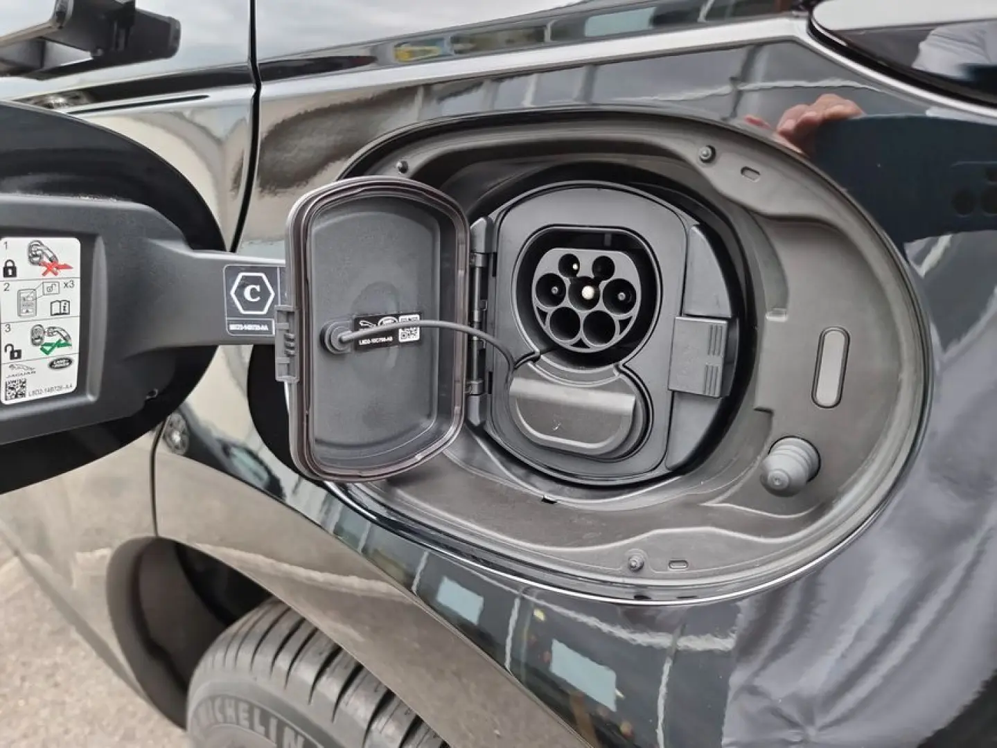 Range Rover Evoque P300e Dynamic SE Pano, Black 