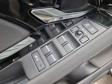 Range Rover Evoque P300e Dynamic SE Pano, Black 