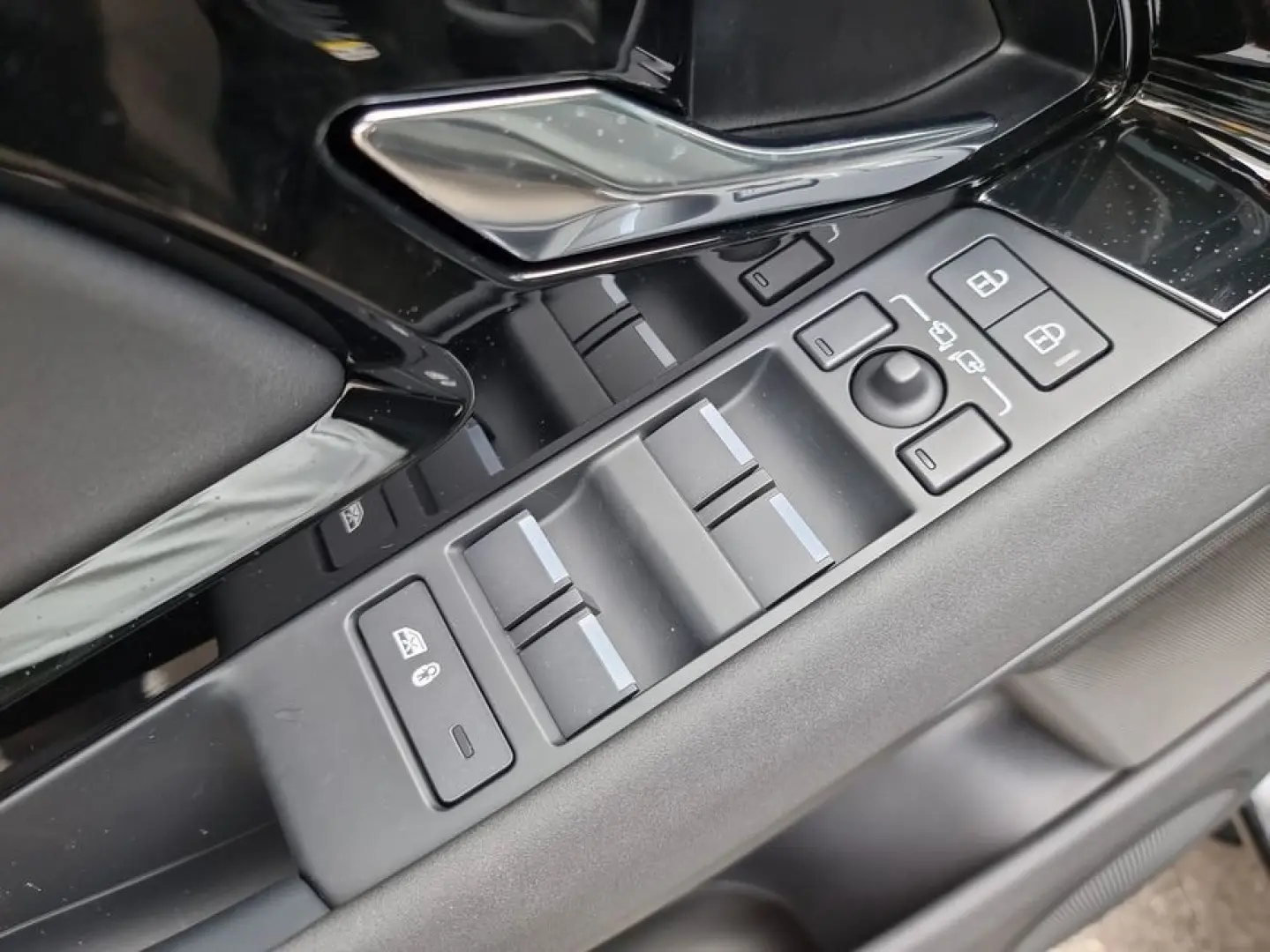 Range Rover Evoque P300e Dynamic SE Pano, Black 