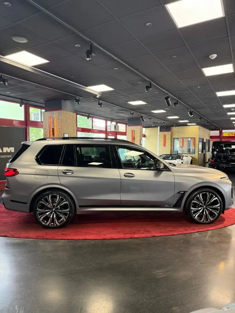 X7 M60i