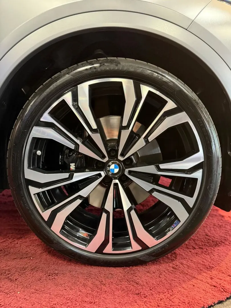 X7 M60i