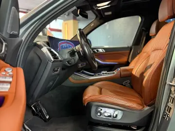 X7 M60i
