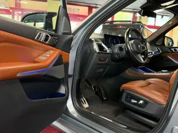 X7 M60i