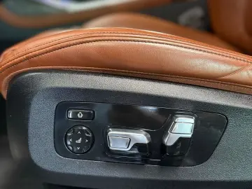 X7 M60i