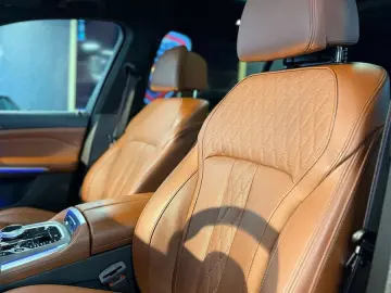 X7 M60i