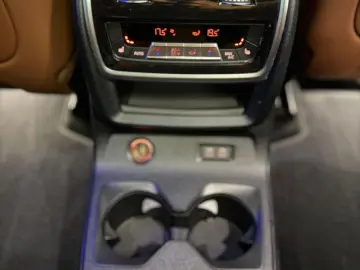X7 M60i