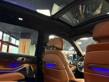 X7 M60i