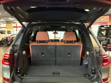 X7 M60i