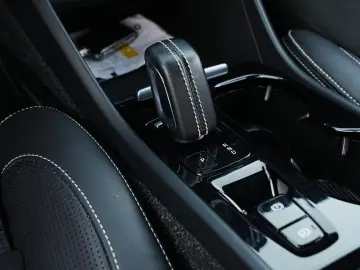 Volvo XC 40 Recharge T5 Twin Engine AT7 R-Design