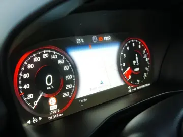 Volvo XC 40 Recharge T5 Twin Engine AT7 R-Design