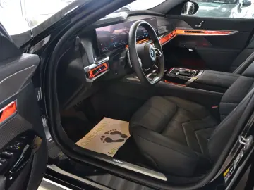 750 e xDrive Design
