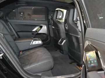 750 e xDrive Design