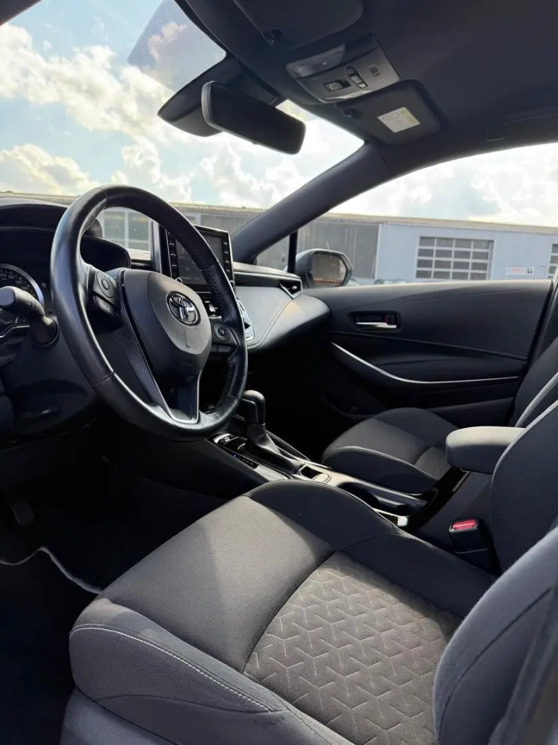 Corolla Hybrid Business Edition