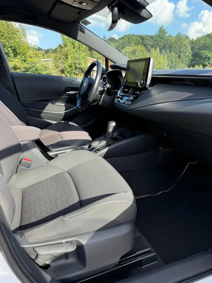 Corolla Hybrid Business Edition