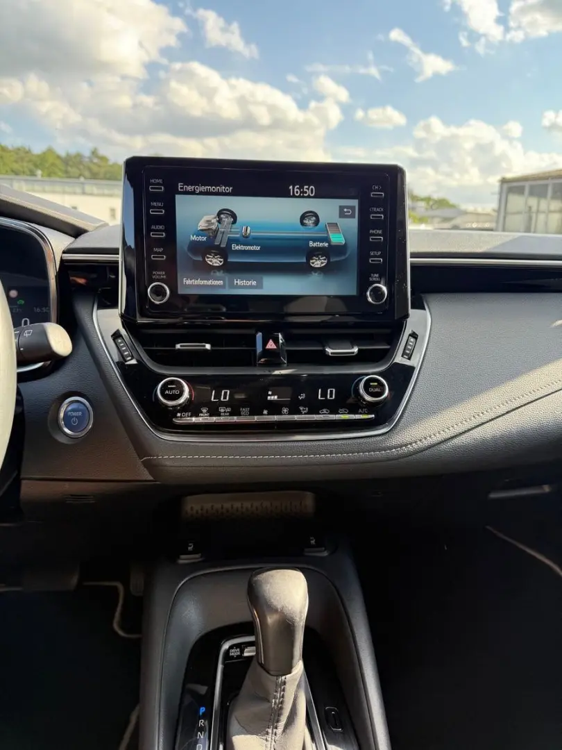 Corolla Hybrid Business Edition