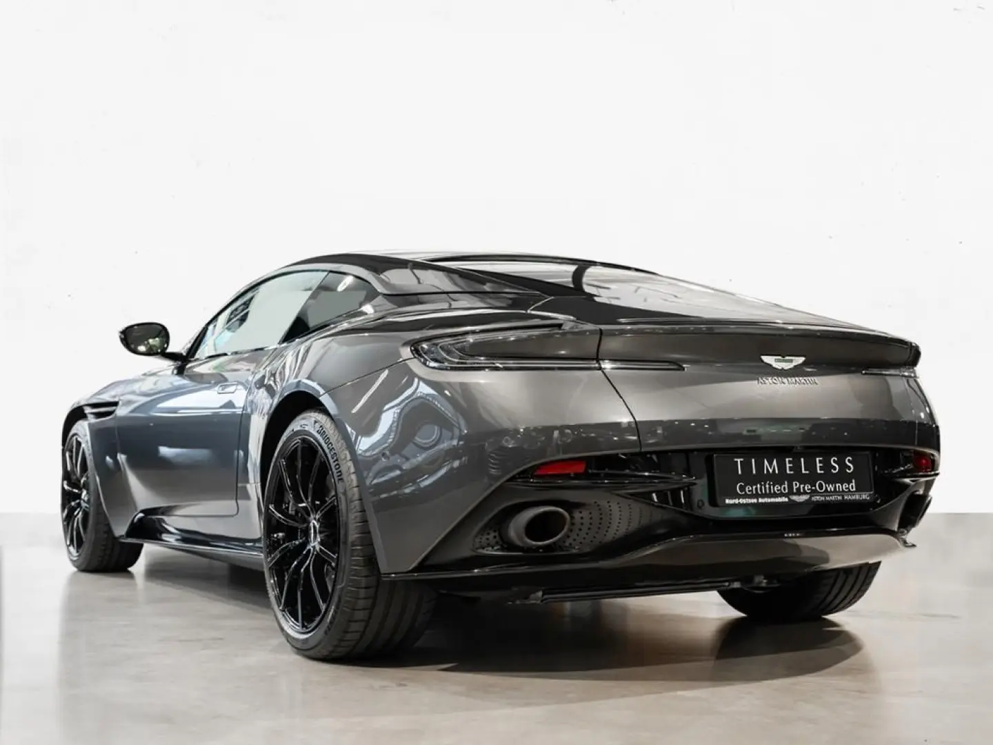 DB11 AMR V12 Coupe Aston Martin Hamburg