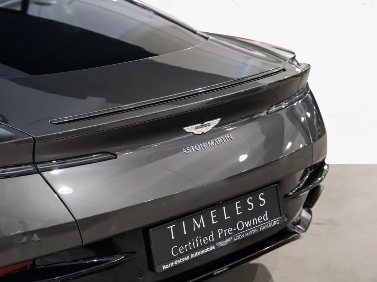 DB11 AMR V12 Coupe Aston Martin Hamburg