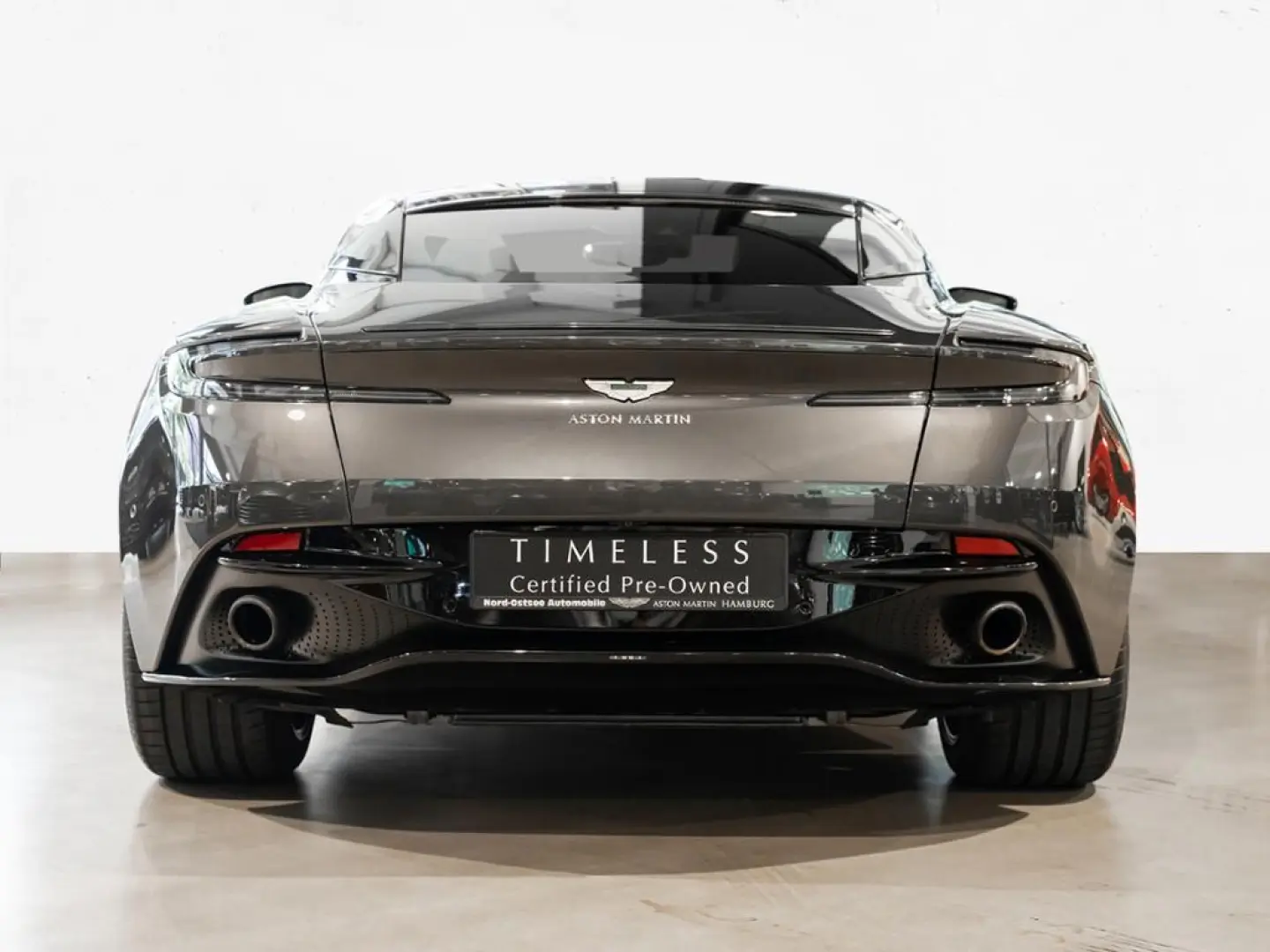 DB11 AMR V12 Coupe Aston Martin Hamburg
