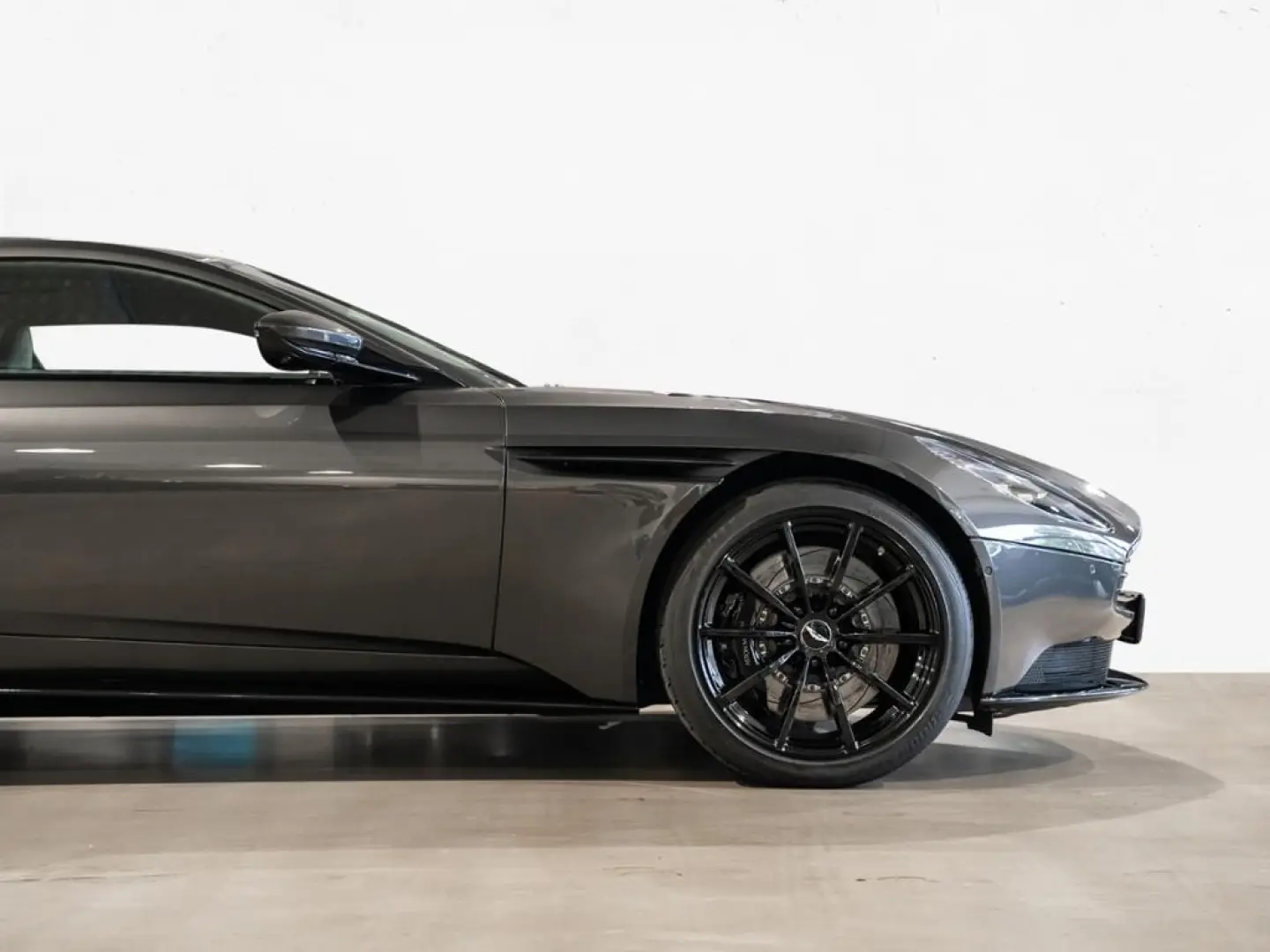 DB11 AMR V12 Coupe Aston Martin Hamburg