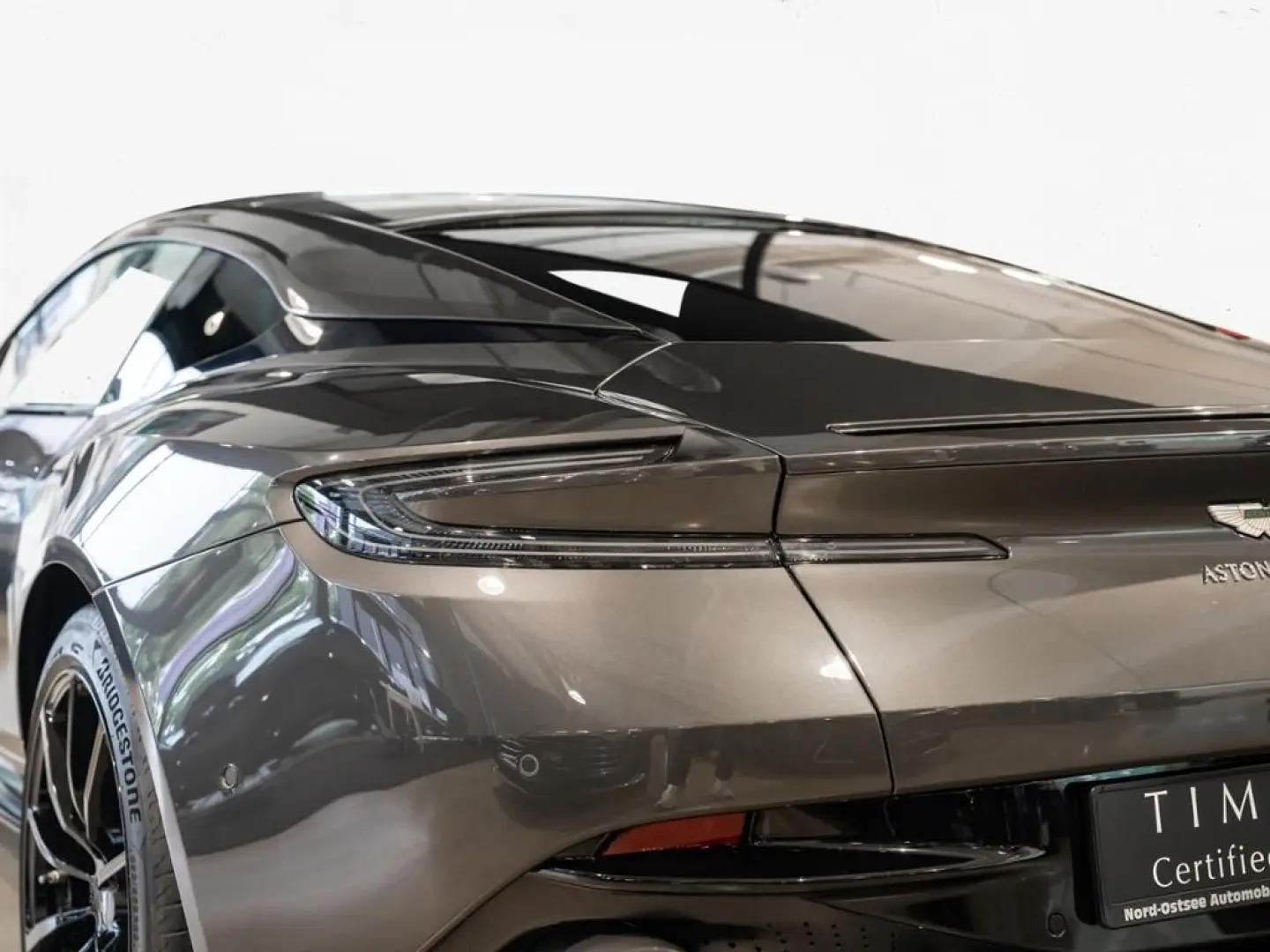 DB11 AMR V12 Coupe Aston Martin Hamburg