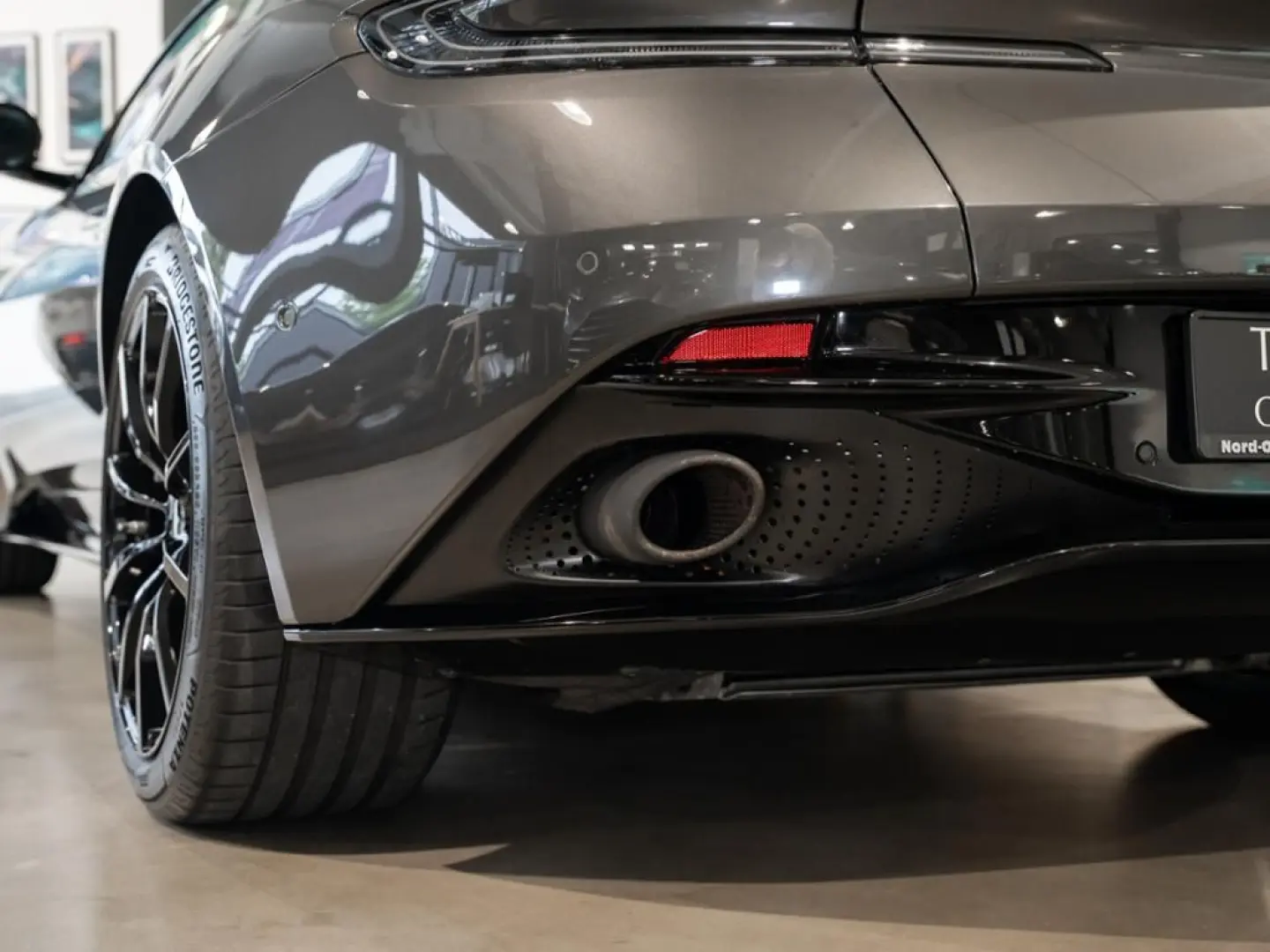 DB11 AMR V12 Coupe Aston Martin Hamburg