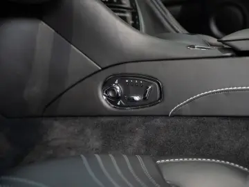 DB11 AMR V12 Coupe Aston Martin Hamburg