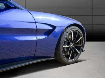 V8 Vantage