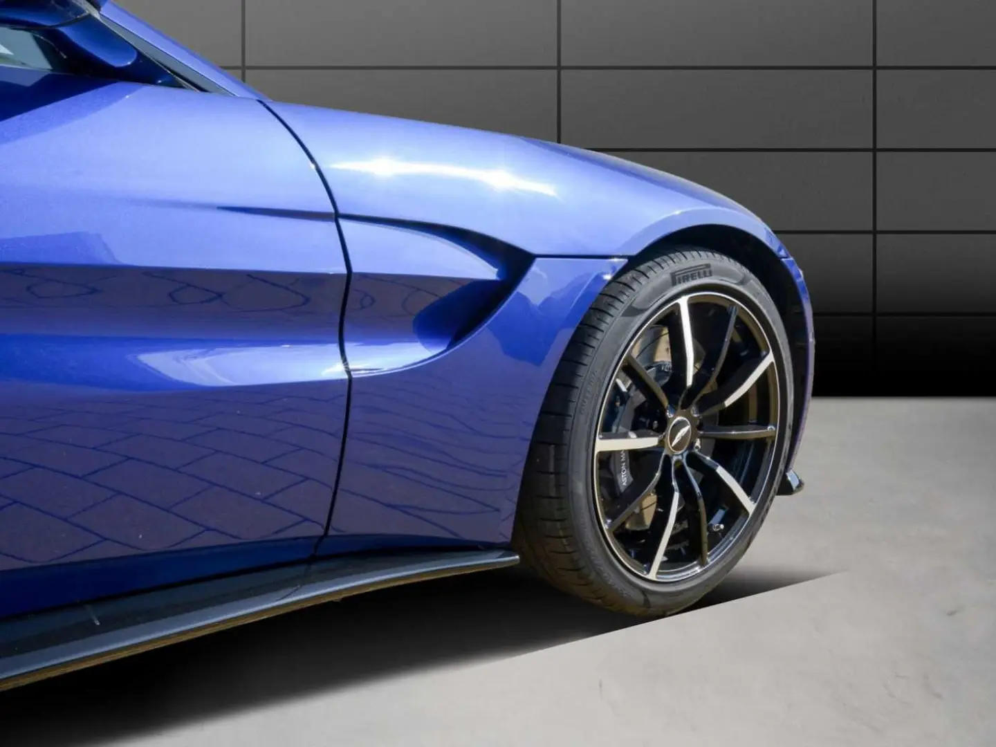 V8 Vantage