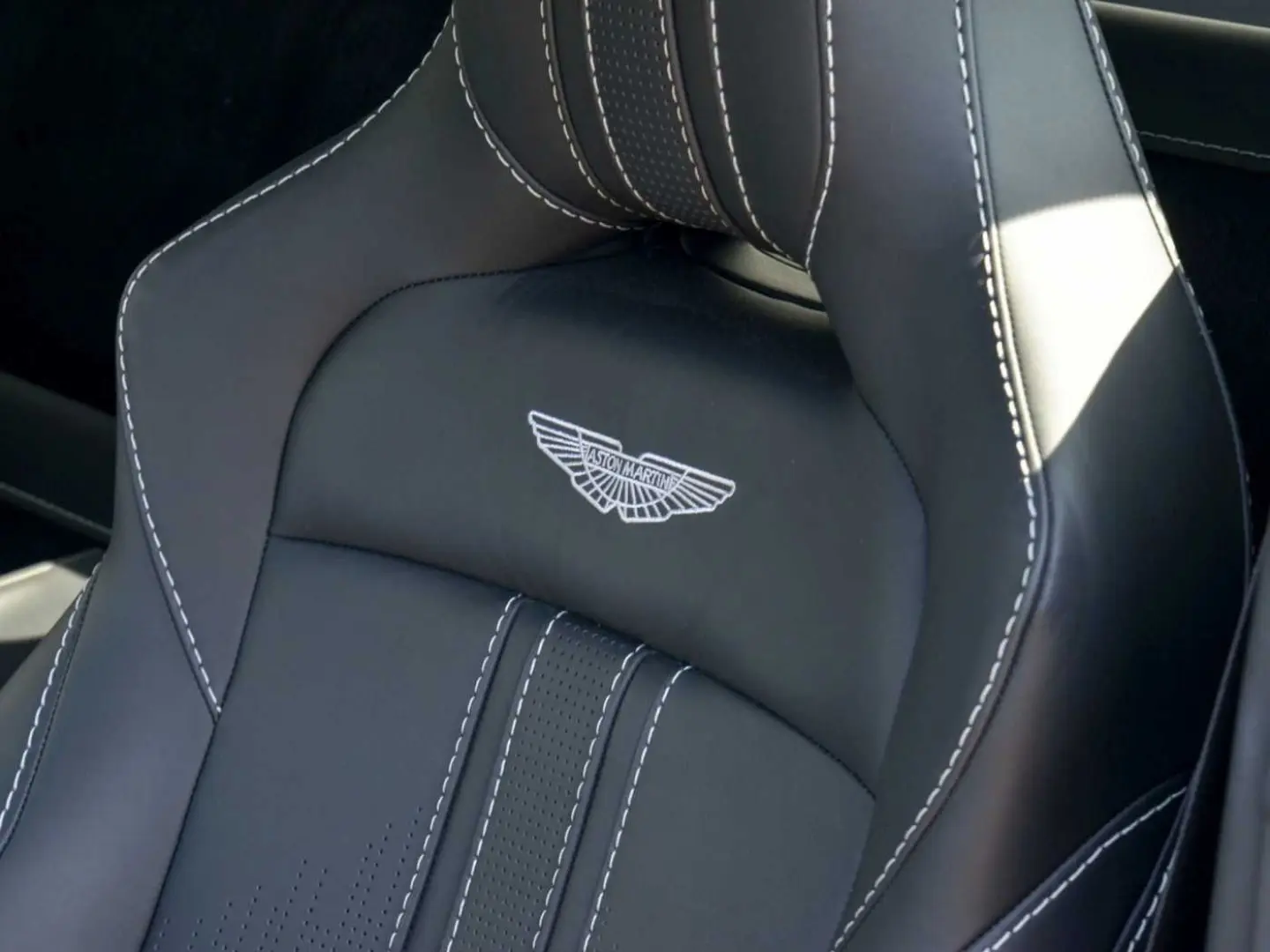 V8 Vantage