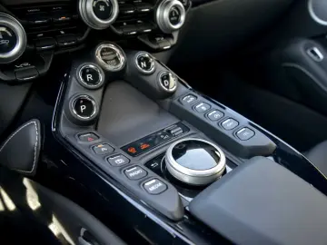 V8 Vantage