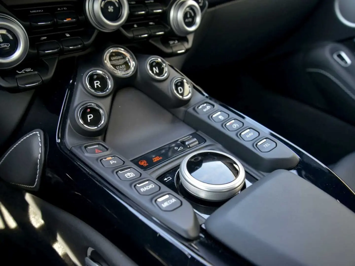 V8 Vantage
