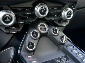 V8 Vantage