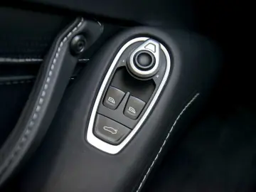 V8 Vantage