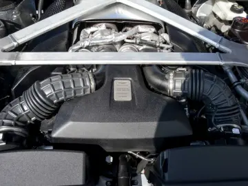 V8 Vantage