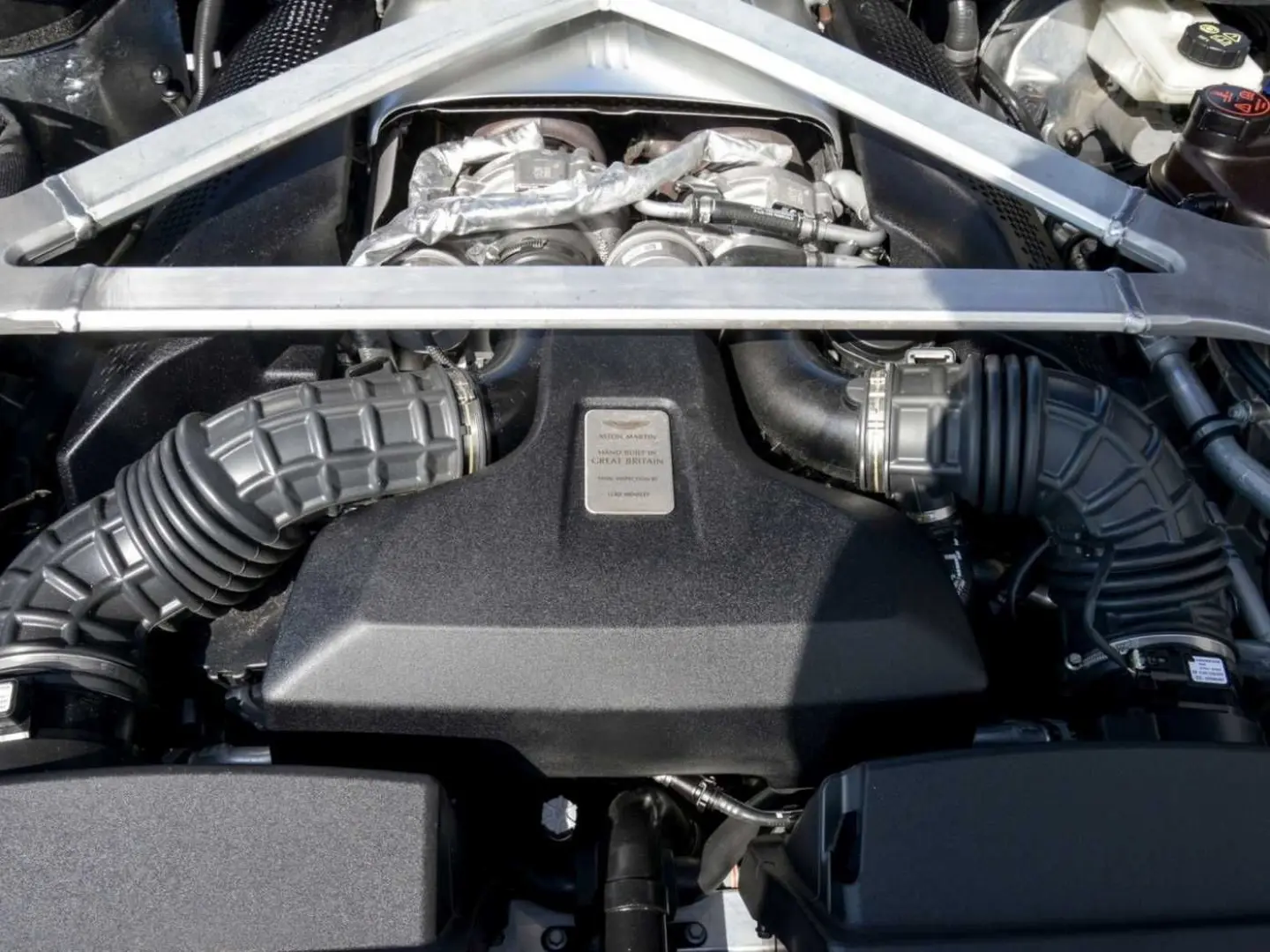 V8 Vantage