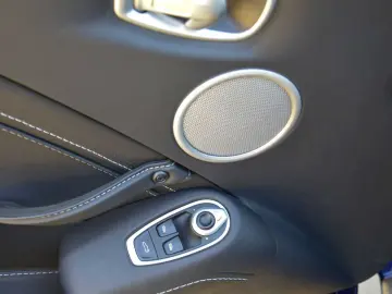 V8 Vantage