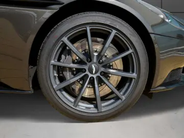 DB11 V8 Coupe