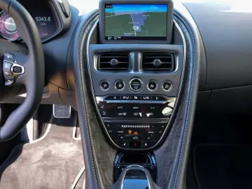 DB11 V8 Coupe