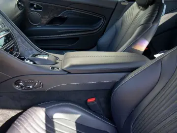 DB11 V8 Coupe