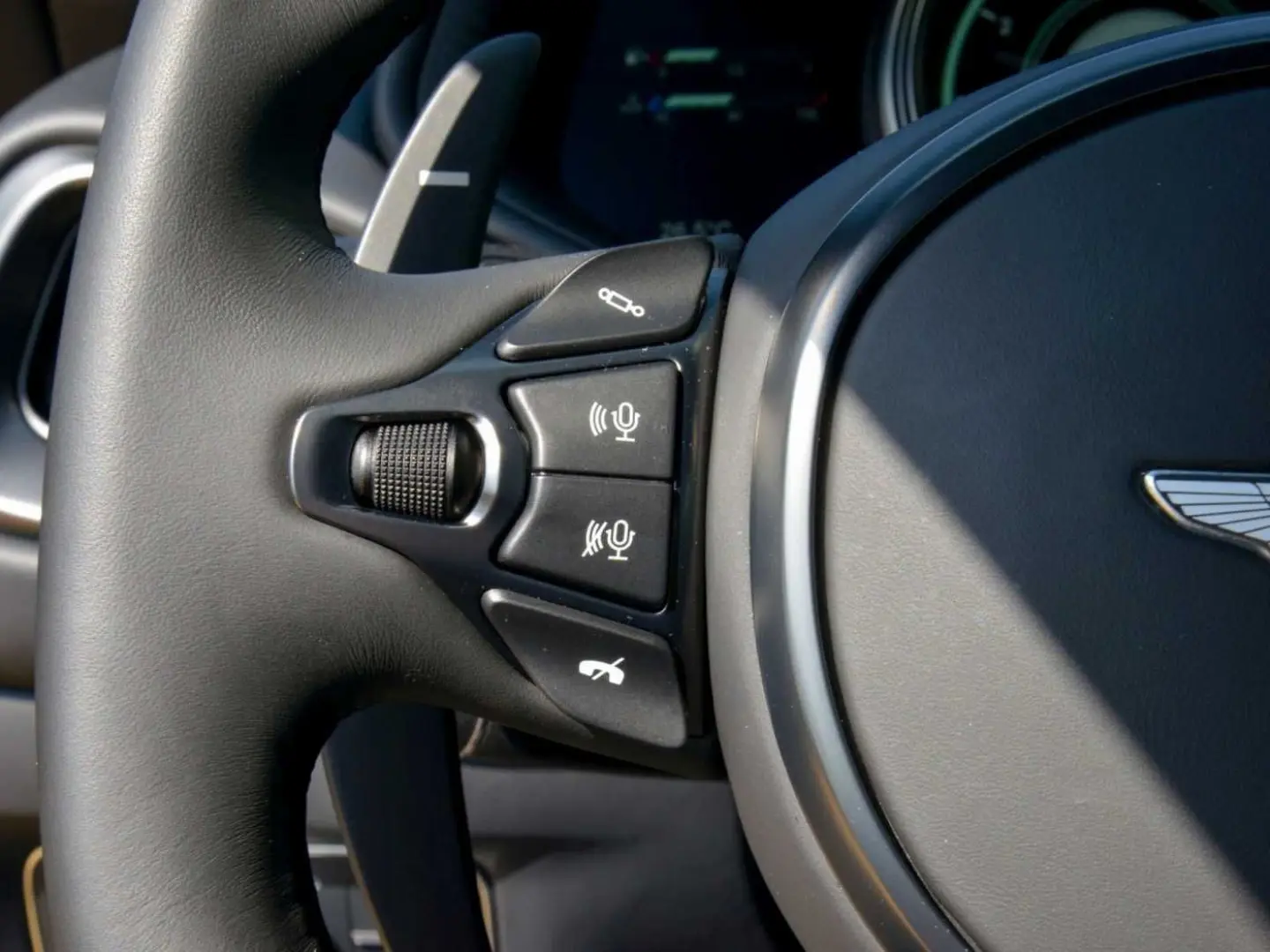 DB11 V8 Coupe