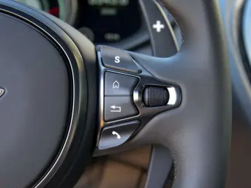 DB11 V8 Coupe