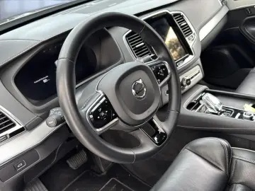 XC 90 Plus Dark AWD Bluetooth LED Vollleder