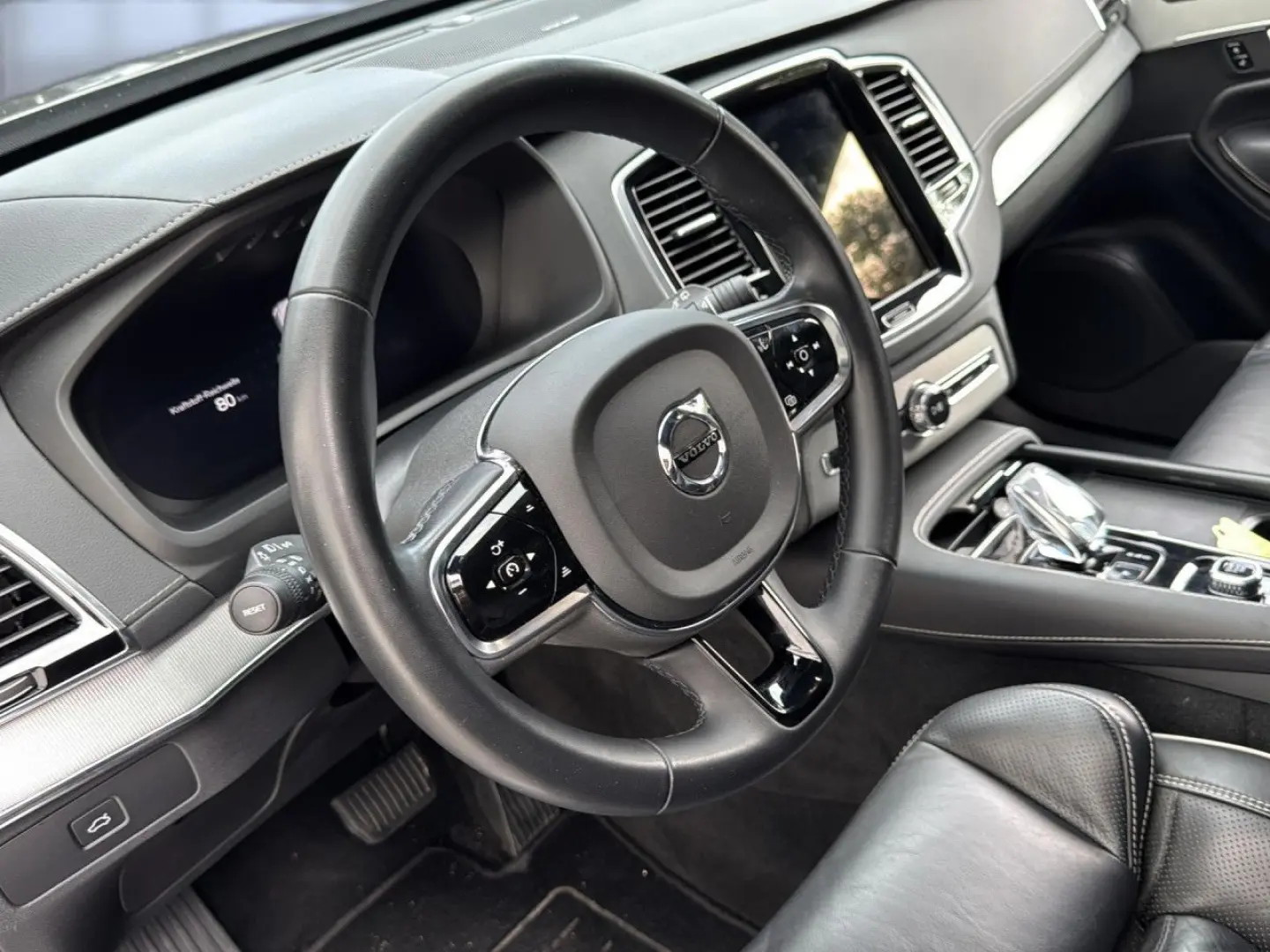 XC 90 Plus Dark AWD Bluetooth LED Vollleder