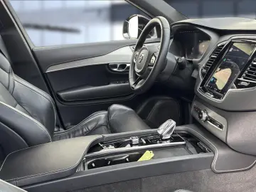 XC 90 Plus Dark AWD Bluetooth LED Vollleder