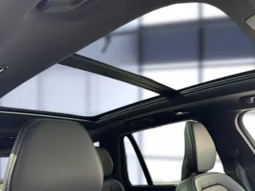 XC 90 Plus Dark AWD Bluetooth LED Vollleder