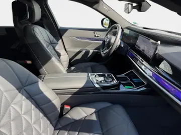 740d xDrive M Sport