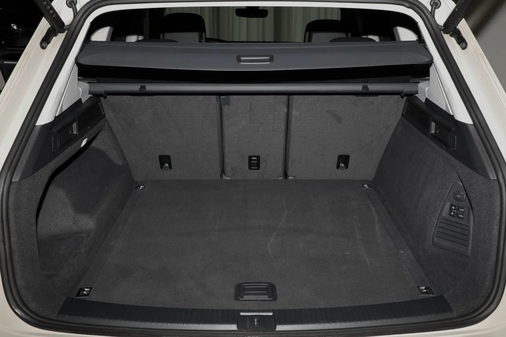 Touareg 3.0 TDI 4M AHK Luft Navi Kamera Virtual