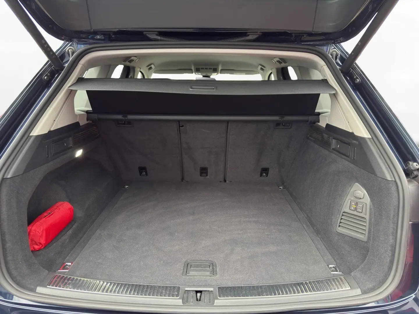 Touareg 3.0 TDI 4MOTION Elegance | LUFT | AHK |