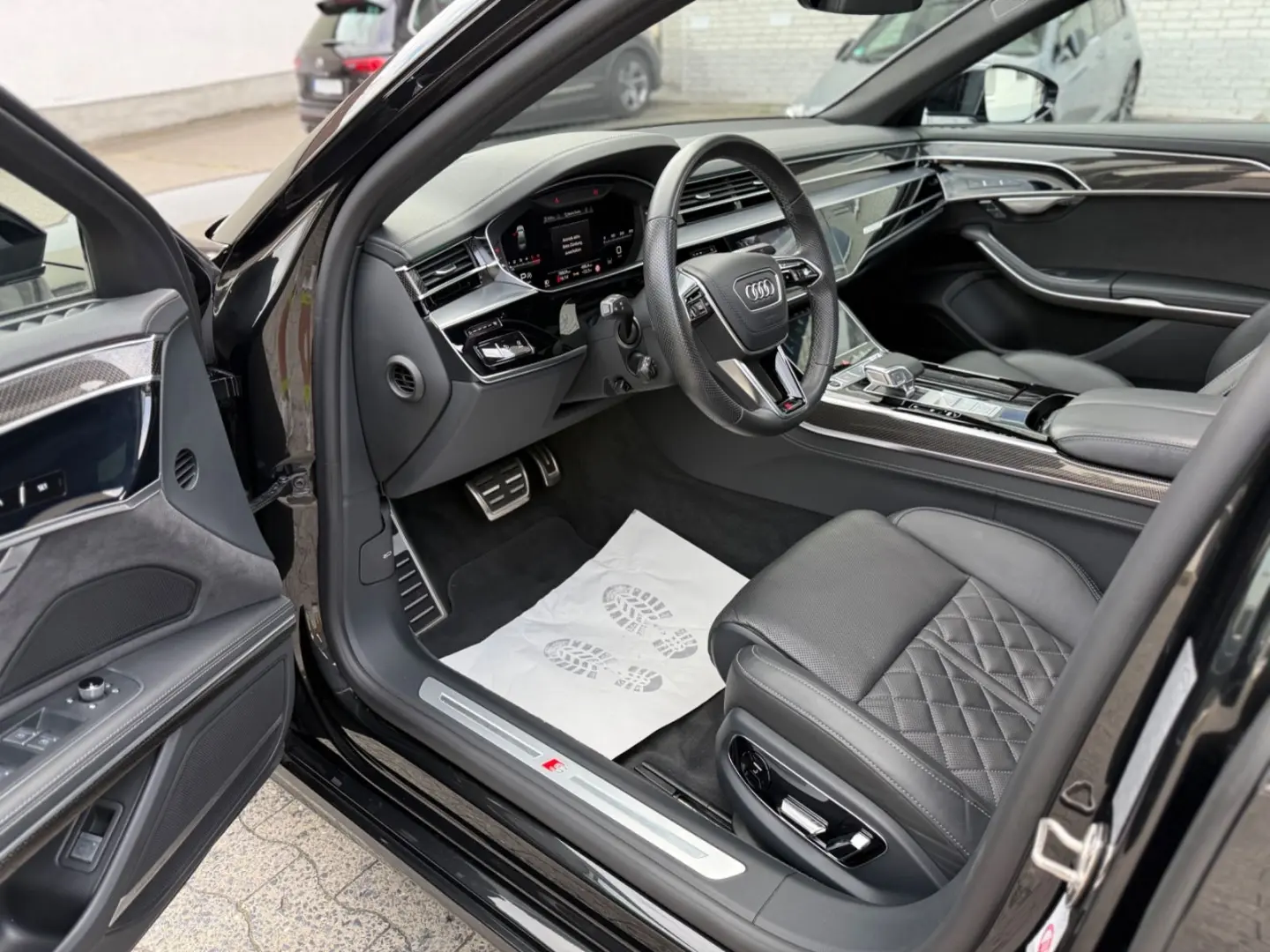 Audi A8 50TDI quattro S-LINE/B&O/AHK/MATRIX/OLED